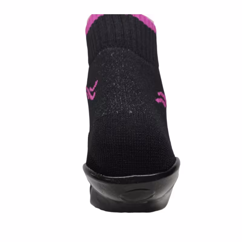 Beachies Watt-/Strandsocke mit schnittfester Sohle in schwarz mit pinkem Bund von hinten