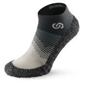 Skinners 2.0 - Ivory - Barfussschuhe - vegan Socken mit Sohlen und Zehenschutz