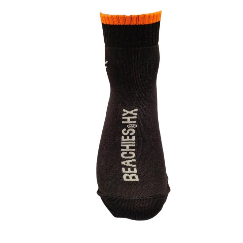 Beachies Watt-/Strandsocke mit schnittfester Sohle in schwarz mit orangenem Bund frontal