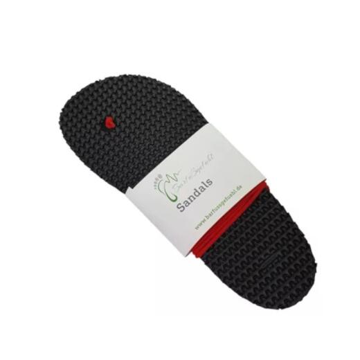 Barfußgefühl Sandalen mit schwarzer Sohle und roter Schnürung mit Banderole