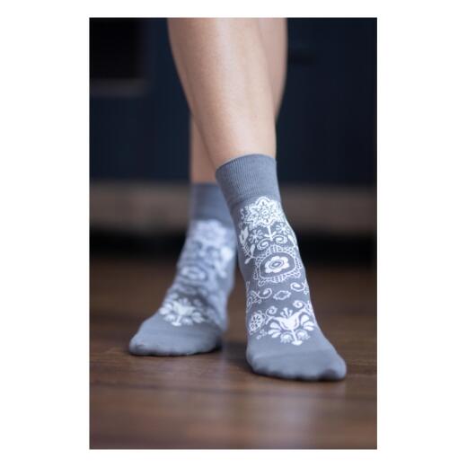 Be Lenka Socken, mittellang in grau mit weißem Muster