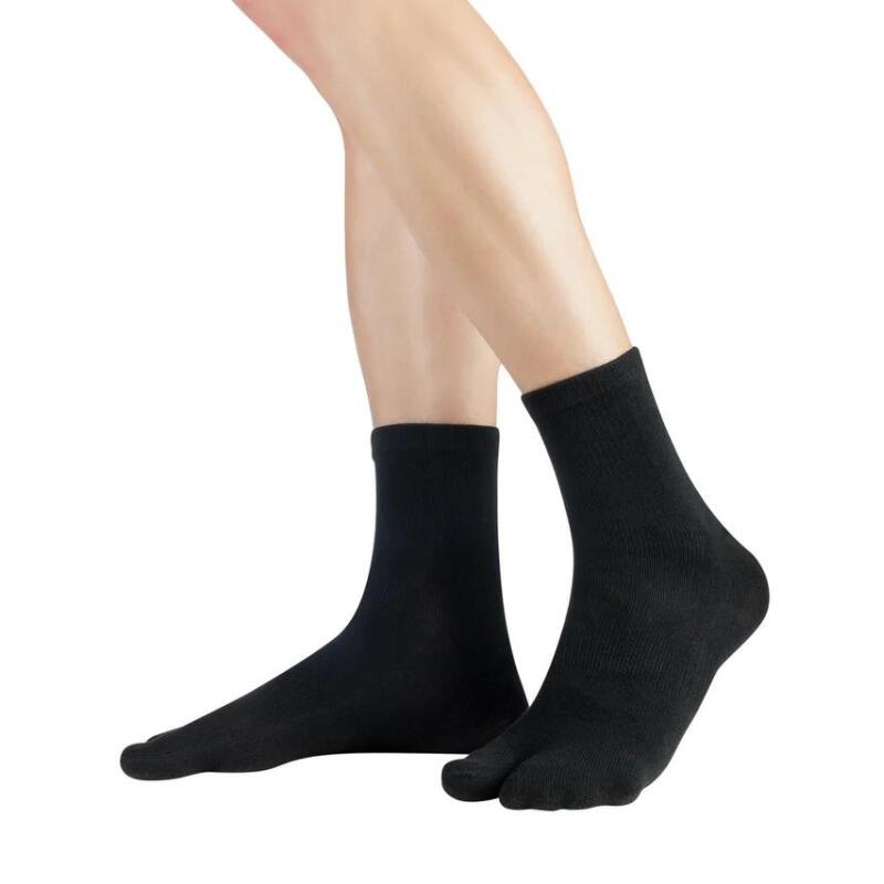 Knitido Zwei-Zehen-Socken in schwarz - wadenlang